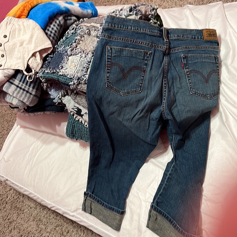 Levi's Dark Blue Denim Capris - Picture 3 of 5